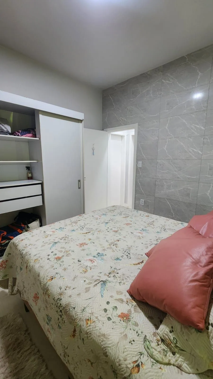 Imagem Apartamento com 02 Quartos e 01 Banheiro no Bairro Petrópolis em Porto Alegre
