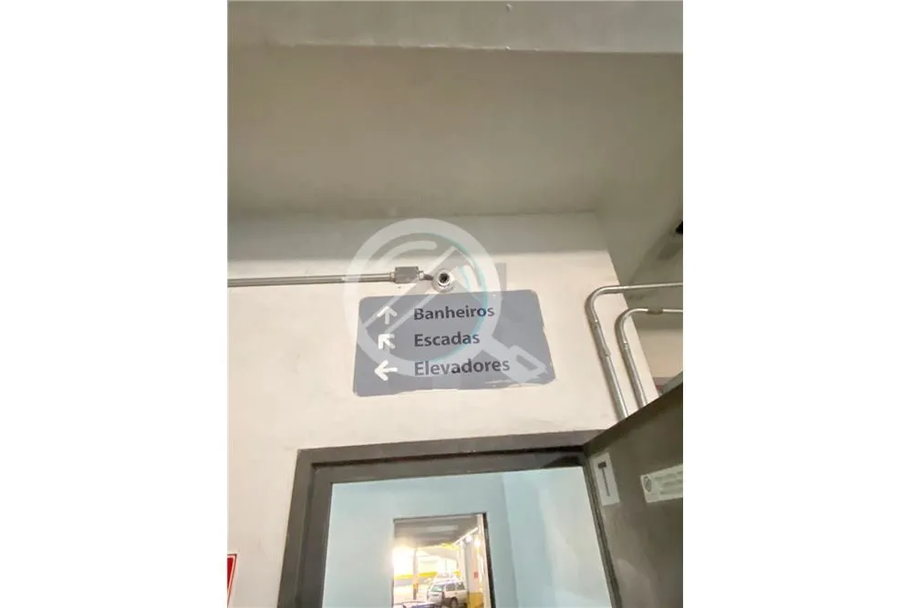 Imagem Ótimo box com aproximadamente 15m² de área útil, localizado no quarto andar, tornando-o um dos m...