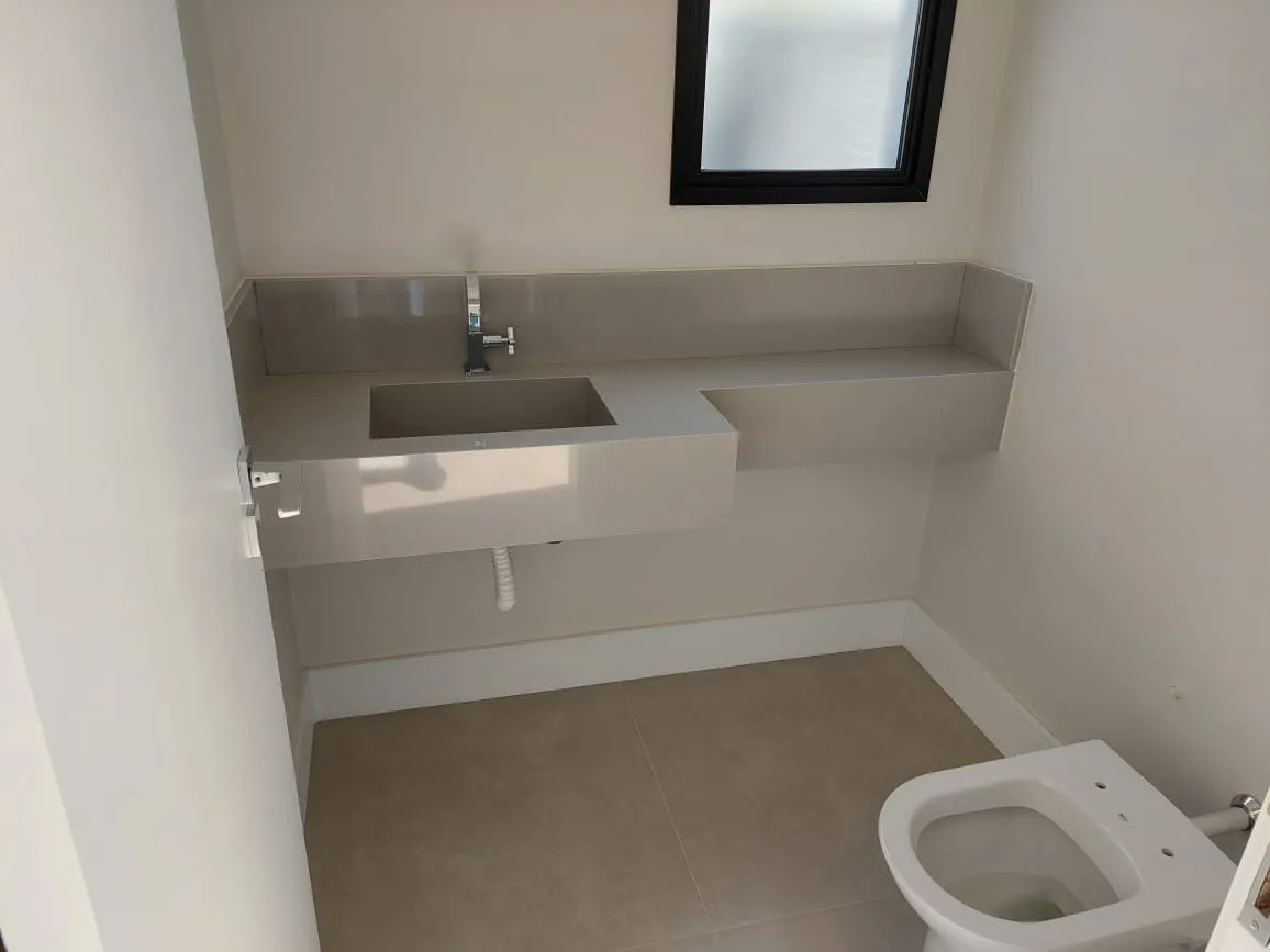 Imagem Excelente Sobrado no Condomínio Alphaville Nova Esplanada 3 com 370m².