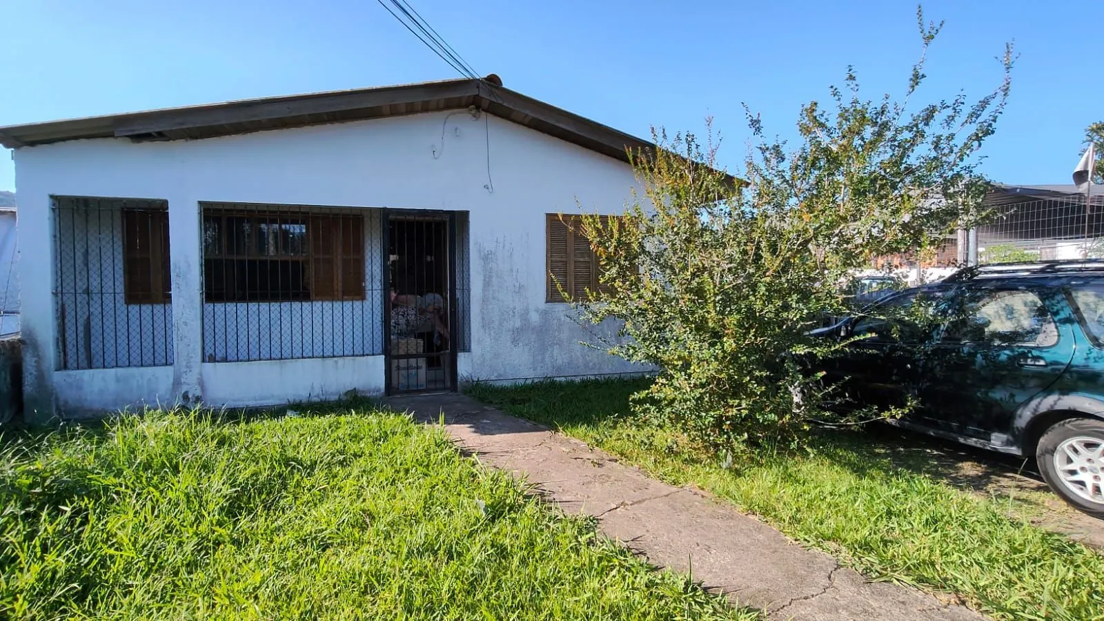 Casa com Terreno Grande com ótima Localização