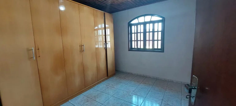 Imagem Casa 03 quartos, semi mobiliada, amplo espaço de terreno, Santa Rita, Campo Largo/PR