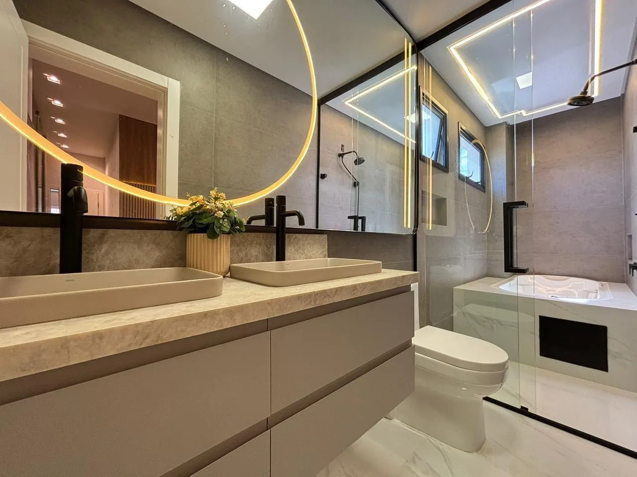 Imagem Apartamento com vista para o mar à venda com 140m2 por R$ 6.800.000,00