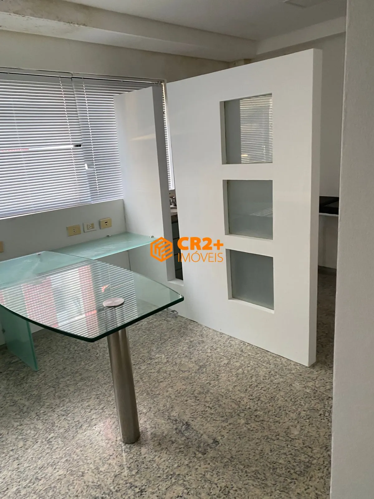 Imagem Oportunidade! Ampla Sala Comercial na Ilha do Leite - 250m²