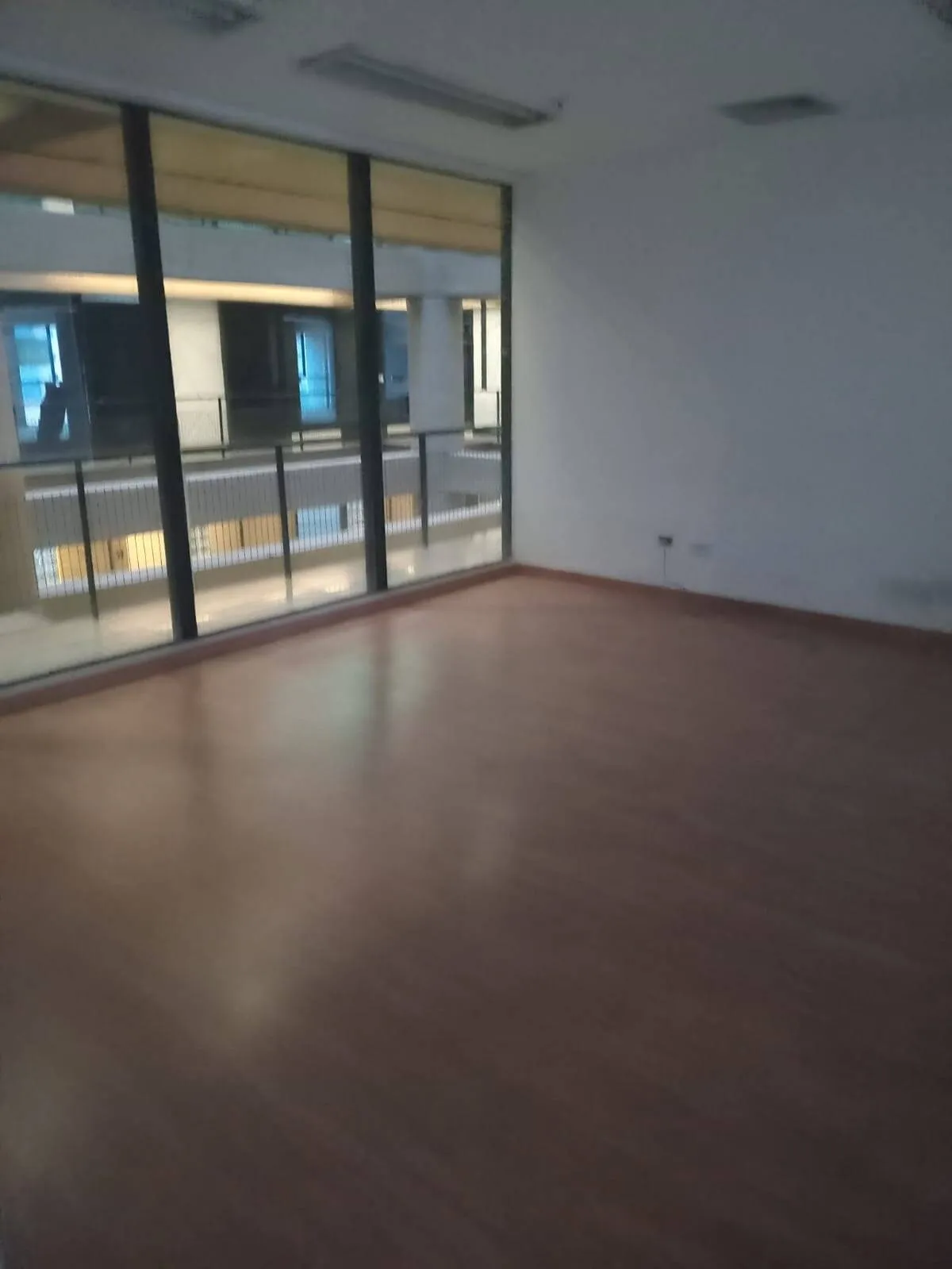Imagem Espaçosa Sala Comercial de 310m² no Centro de Alphaville ? Edifício Alameda Madeira
