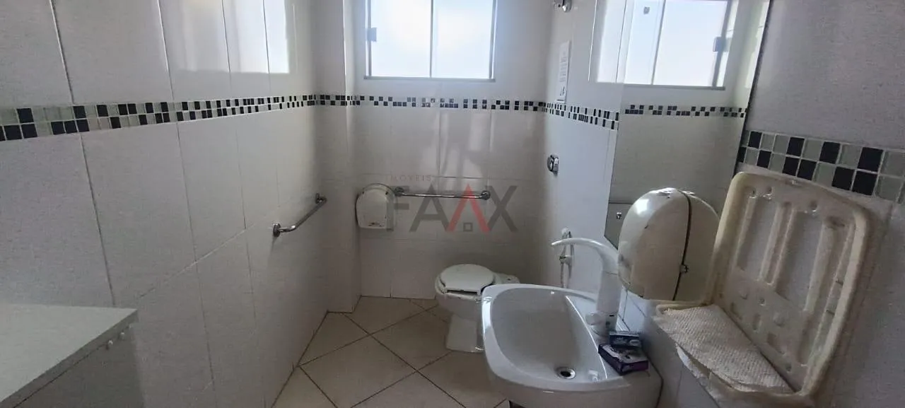 Imagem Sala Comercial 900m para Alugar em São Cristóvão com Estacionamento