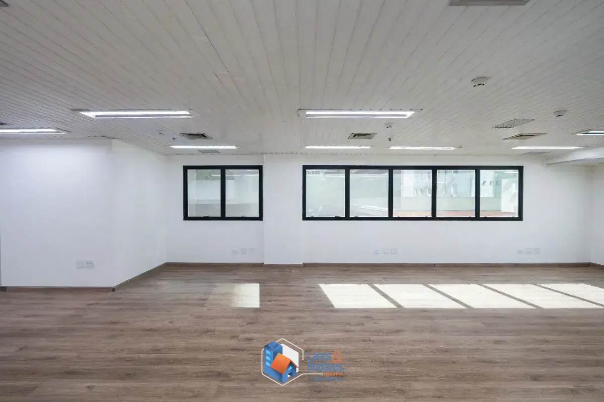 Imagem Conjunto comercial para venda em Cerqueira César, 88m²