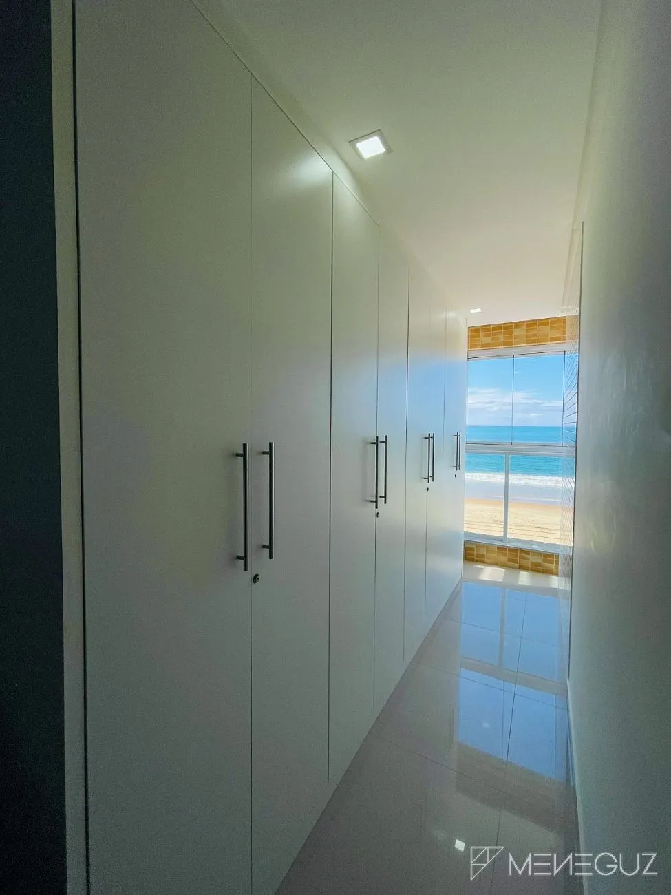 Imagem Apartamento Finamente Mobiliado Frente mar na Praia do Morro - Alto Padrão e Lazer Completo!