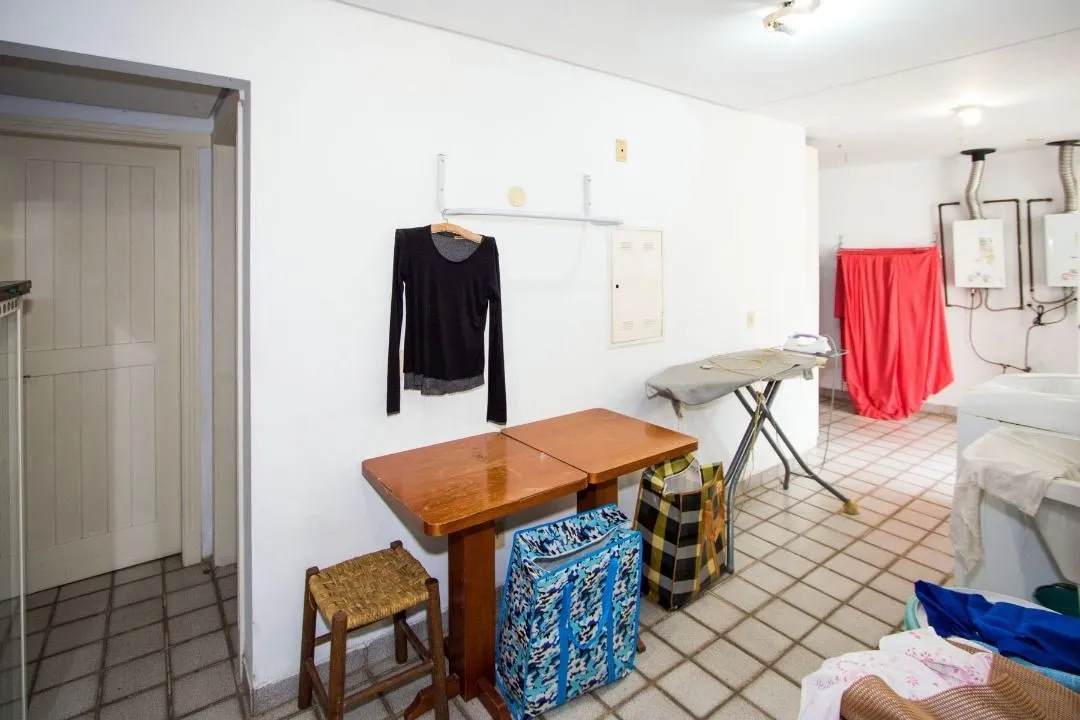 Imagem Casa para Venda - 489m², 4 dormitórios, sendo 2 suites, 3 vagas - Cristal