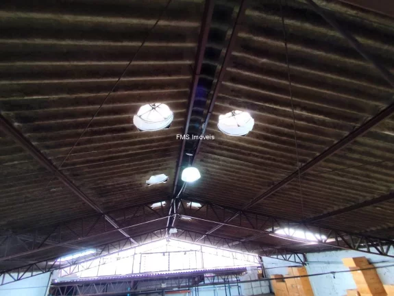 Imagem Galpão Comercial para Locação na Barra Funda, São Paulo-SP: 2 banheiros, 3 vagas de garagem, 600m² de Área