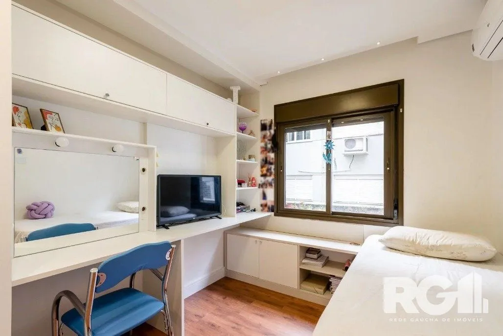 Imagem Apartamento de 3 dormitórios com suíte e churrasqueira, lavabo e 2 vagas de garagem.