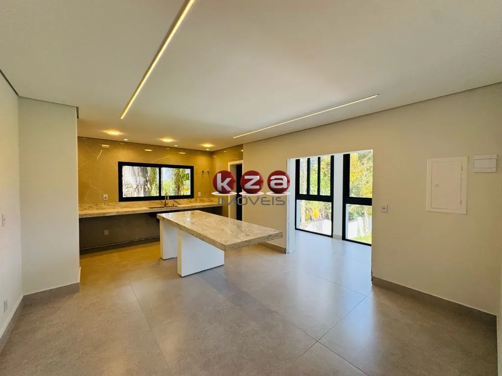Imagem Casa de Luxo em Condomínio: 5 suítes, 5 salas, 9 banheiros, 4 vagas na cidade de Valinhos-SP, Condomínio Vale do Itamaracá - 760m².