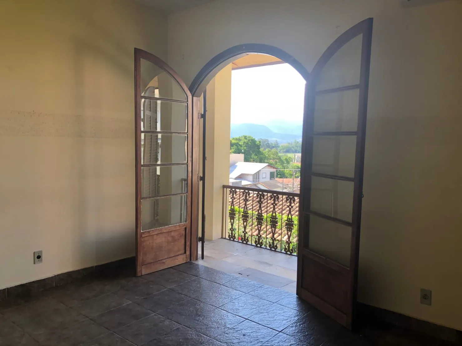 Imagem Comercial à venda 4 Quartos, 2 Suites, 8 Vagas, 786M², Jardim Boa Vista, Pindamonhangaba - SP
