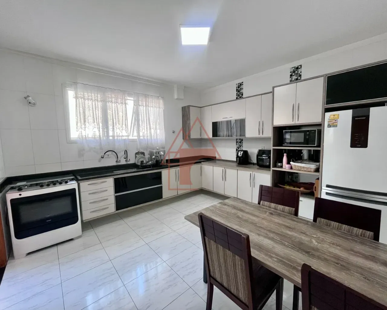 Imagem Casa com 3 Quartos à Venda, 210 m² em Campo Grande - Santos