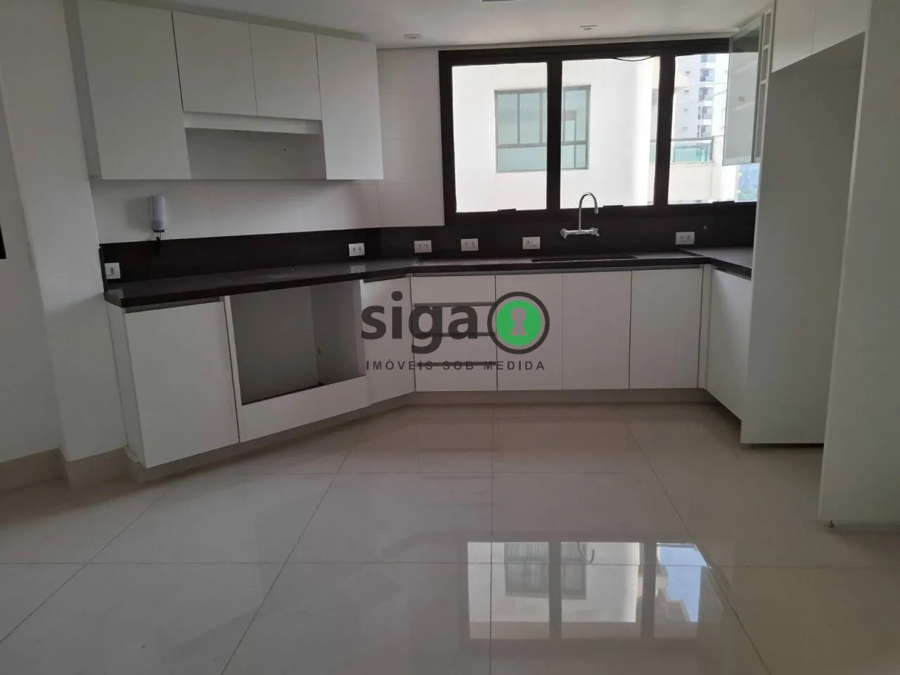 Imagem Apartamento com suítes e 4 vagas para venda, 244 m² -Vila Susana - Edifício: Cambridge Park