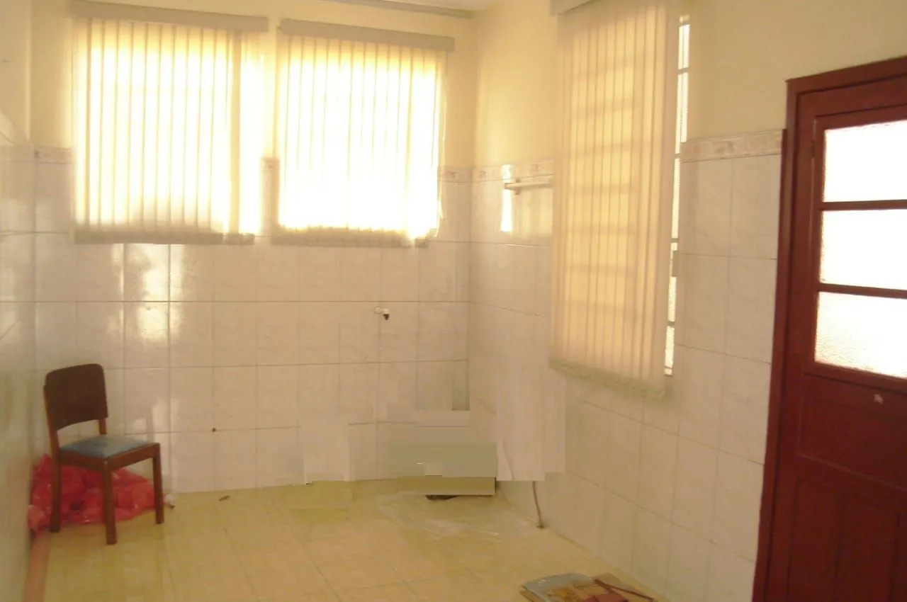 Imagem Vende Casa térrea com ótimo pátio - Ótima localização próximo do Hospital Conceição, supermercados, escolas, shopping
