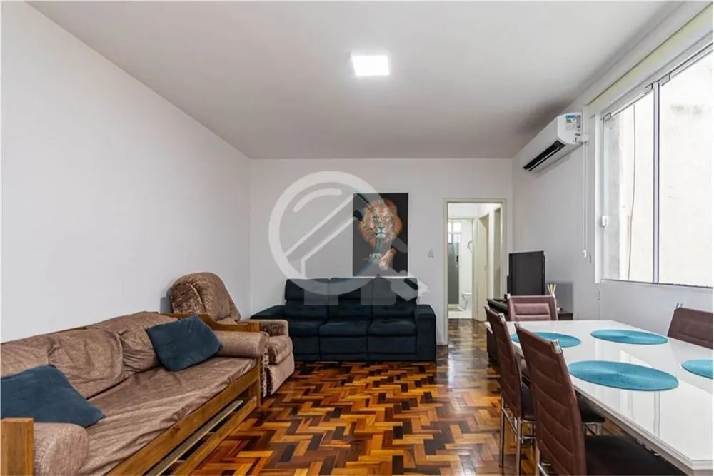 Este é para você que procura espaço e localização. Fantástico apartamento ensolarado e muito b...