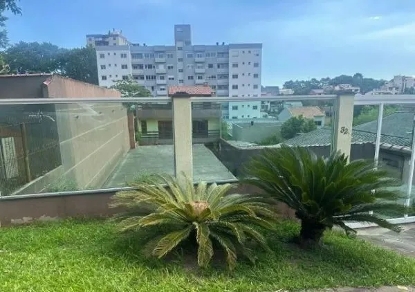 Imagem Ótima casa no bairro Jardim Lindóia, com 4 quartos, pátio amplo e área com churrasqueira