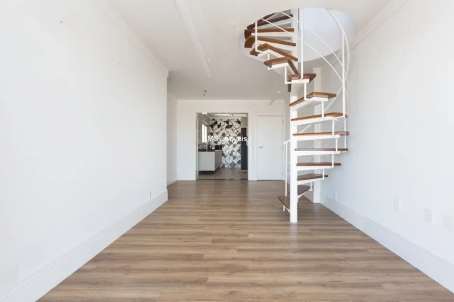 Imagem Cobertura à venda em Moema com 1 suíte, 2 vagas, 182m².