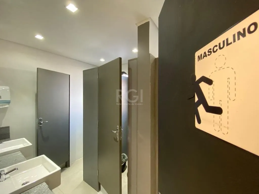 Imagem Excelente Casa Comercial Reformada Para comprar - Partenon - Porto Alegre/RS