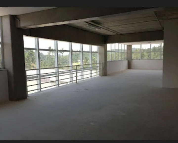 Imagem Galpão Comercial e Industrial para Locação em Barueri - Flexível para Diversos Segmentos