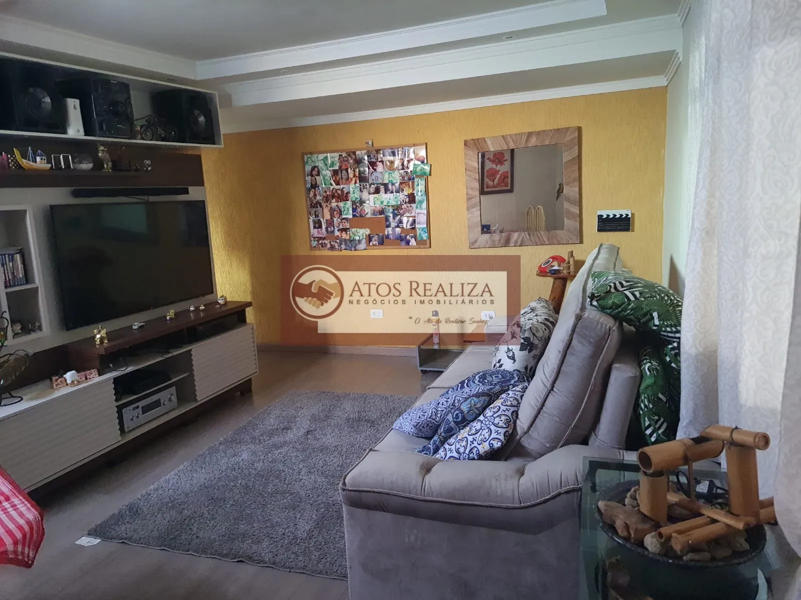 Imagem Vendo Oportunidade em Americanopolis. Sobrado 3 Dormitórios, 3 banheiros, banheira de hidromassagem, 4 vagas, Churrasqueira de 56m2, Valor de Oportunidade, R$: 590.000. Aproveite.