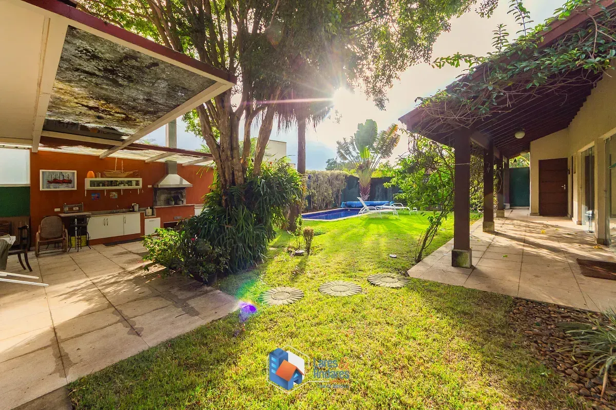 Foto do imóvel Casa para venda em Jardim Santa Helena com 4 quartos, sendo 2 suítes, 280m² em Rua Trasybulo Pinheiro de Albuquerque