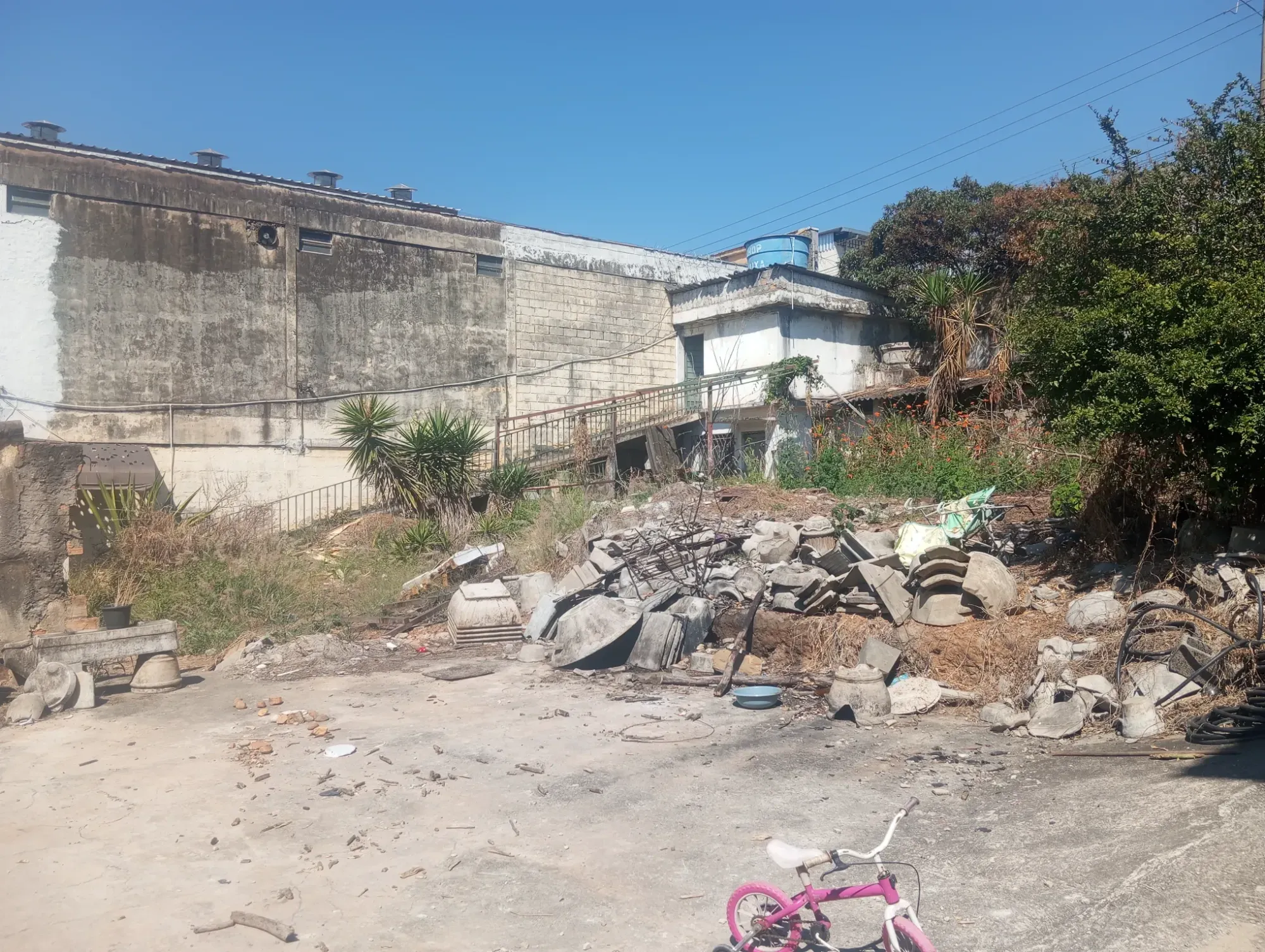 Foto do imóvel: Terreno à Venda, 1.280 m² em Cachoeirinha - Belo Horizonte em Rua Rocha Lagoa, nº 320. Nova Cachoeirinha, Belo Horizonte - MG