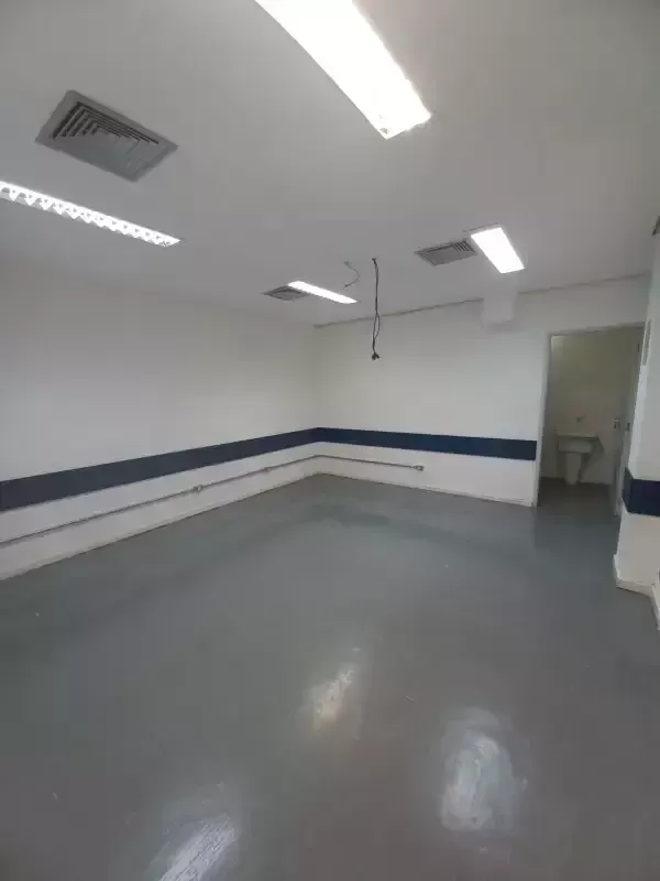 Imagem Ponto Comercial de Esquina com 360m², Grande Visibilidade, 3 Banheiros, Cozinha e Estacionamento Privativo