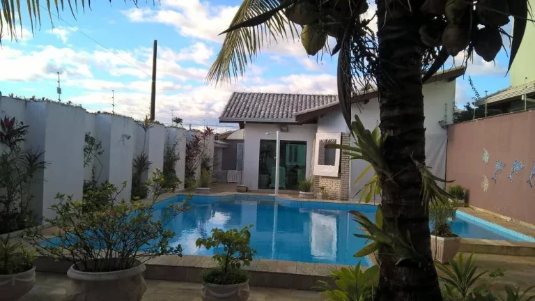 Imagem LINDA CASA EM DOIS LOTES COM BELA PISCINA E PAISAGISMO