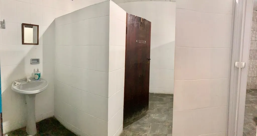 Imagem Galpão em Via Comercial Para Aluguel