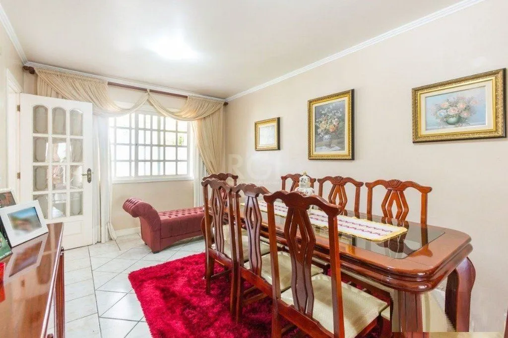 Imagem Casa para Venda - 258m², 3 dormitórios, sendo 1 suites, 4 vagas - Teresópolis