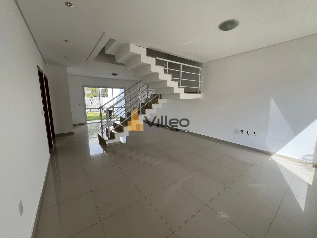 Imagem Descubra esta magnífica residência localizada no exclusivo condomínio do charmoso bairro Chácara...
