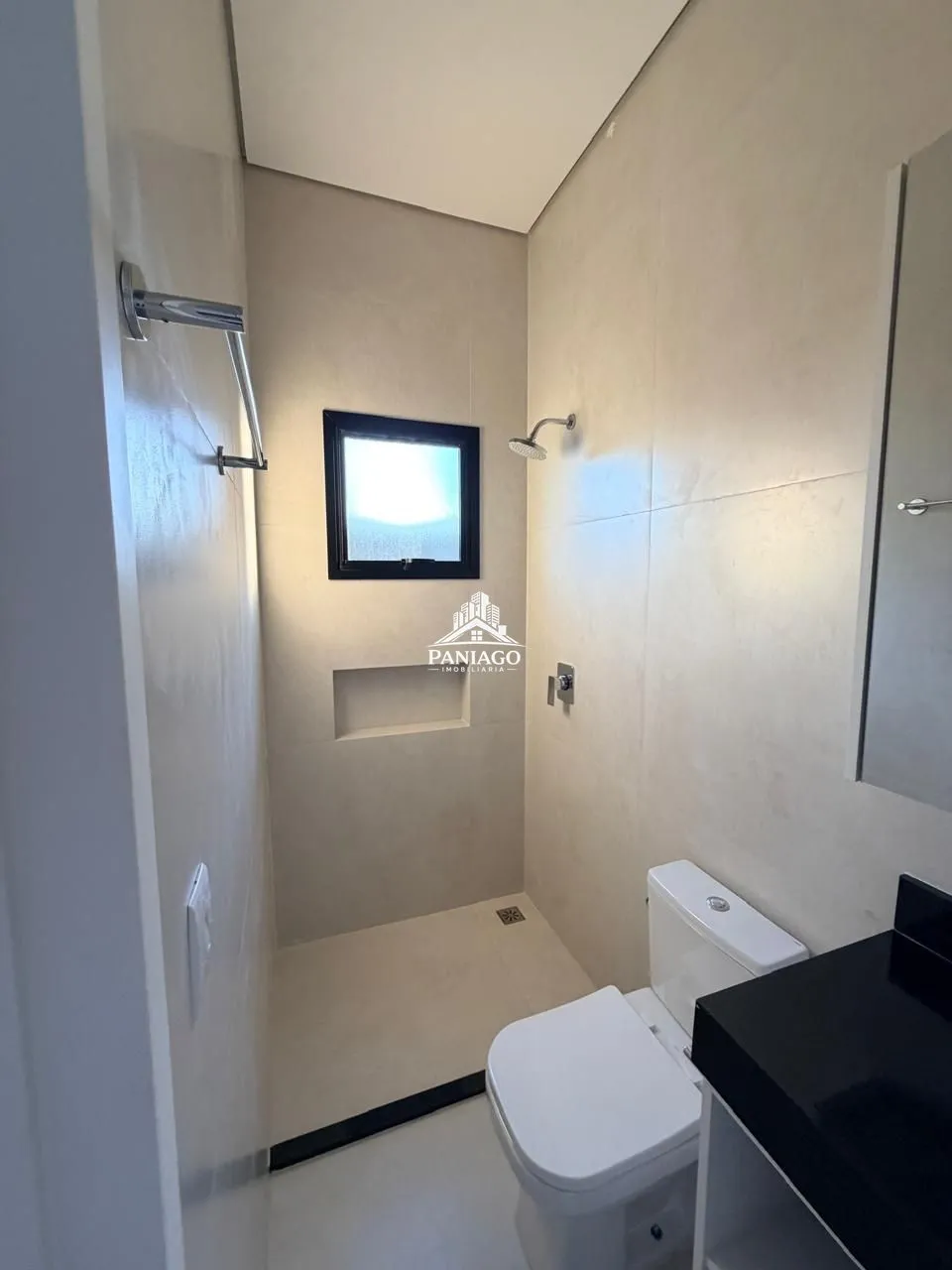 Imagem Casa Nova com 3 Suítes e Piscina à Venda no Condomínio Brisas