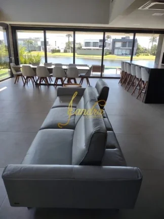 Imagem Belíssima Sobrado no Condomínio Enseada! Estilo Contemporâneo, composto por 05 suítes com sacada