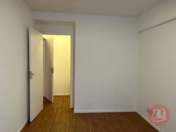 Imagem Na rua dos Andradas, apartamento rodo reformado.