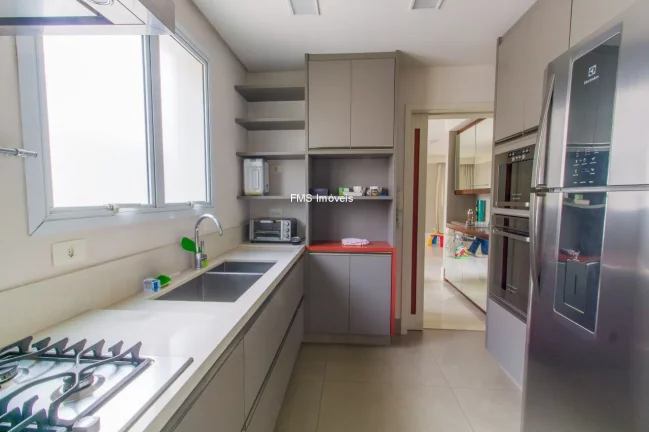 Imagem Apartamento à venda em Moema, com 3 suítes, 2 salas, 5 banheiros, 3 vagas de garagem, 124m².