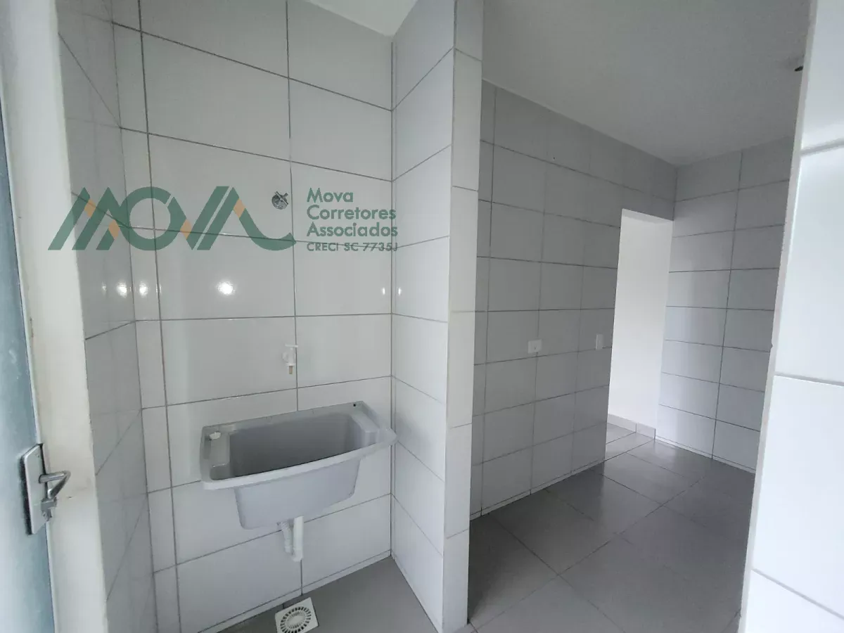 Imagem Casa de esquina, localizada no Balneário Farol do Itapoá II, com área construída de aproximadame...
