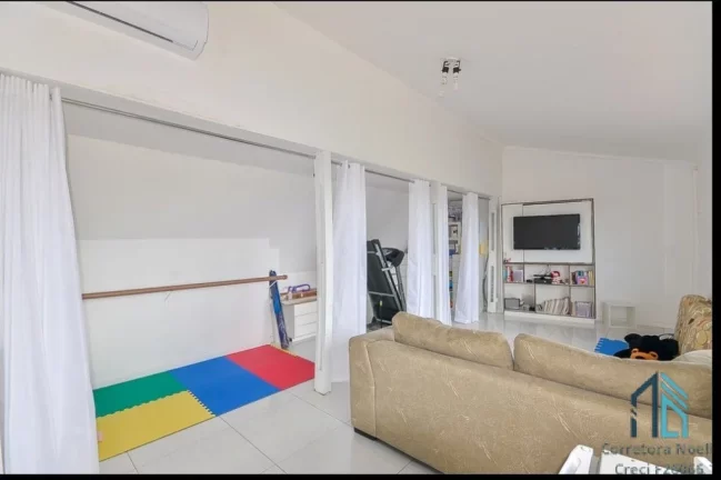 Imagem Casa a venda, 04 quartos c/suíte, 06 vagas, no São Lourenço em Curitiba PR