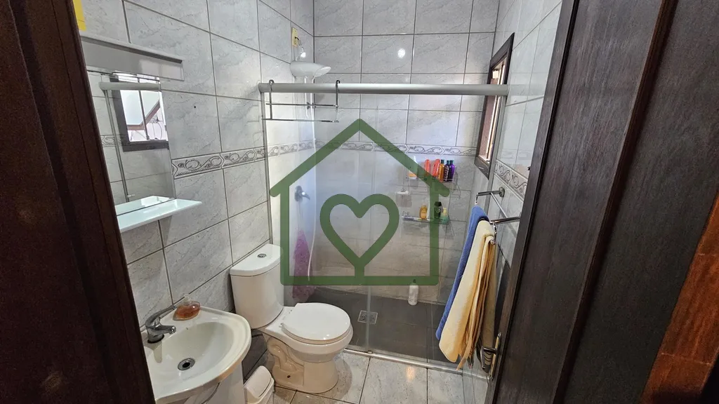 Imagem Casa no Bairro Santo Antônio com 167 m², 4 Dormitórios e 2 Suítes em Rua Tranquila 
Localizada n...
