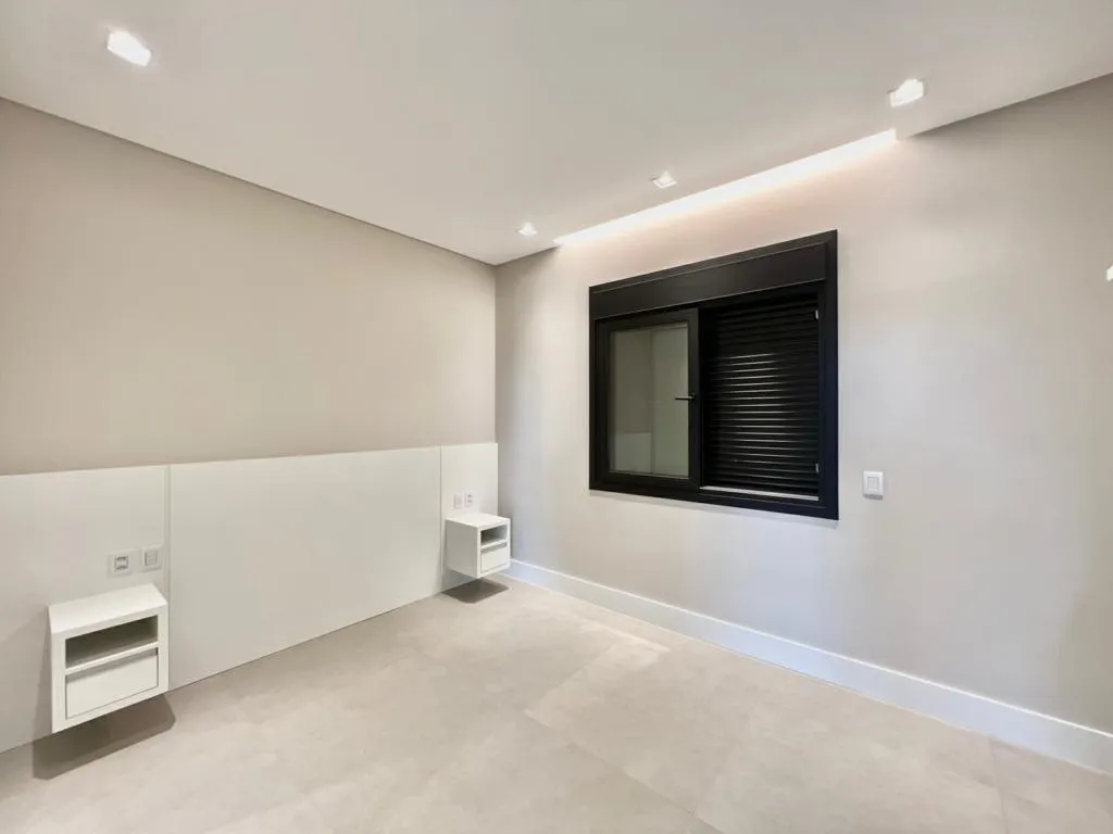 Imagem Casa em Condominio 5 Dormitórios - Bairro --