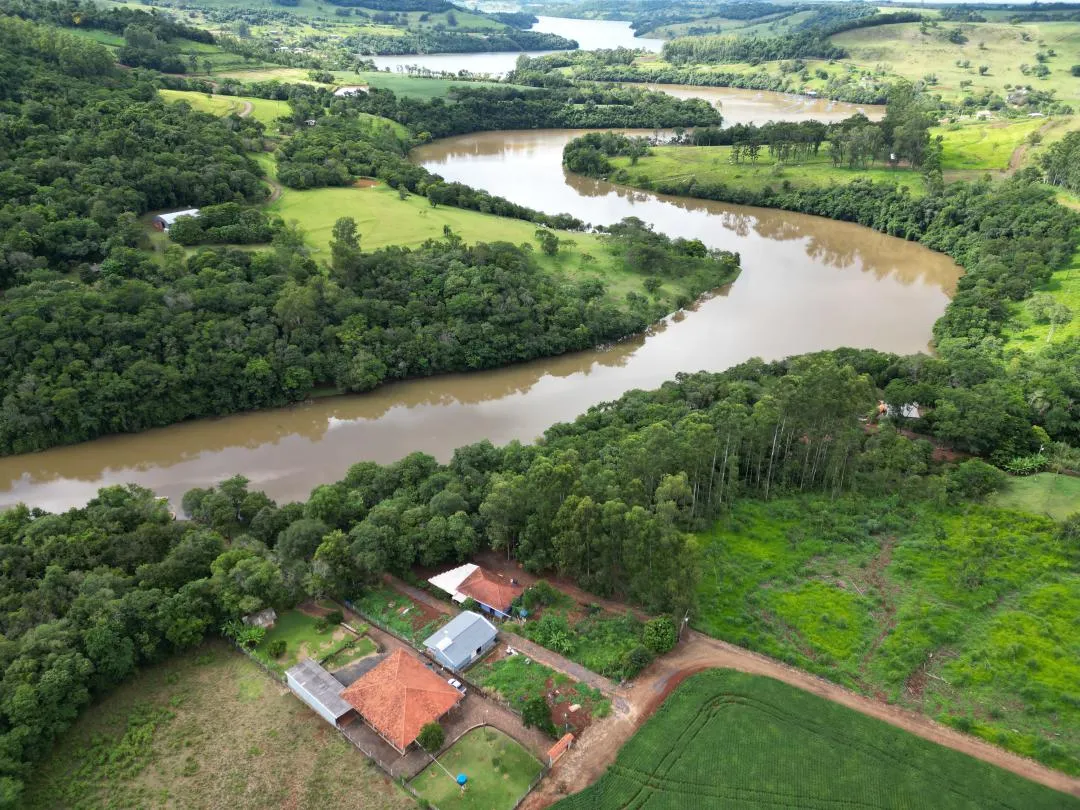 Imagem Casa mobiliada frente para água com churrasqueira e pomar em Boa Vista da Aparecida