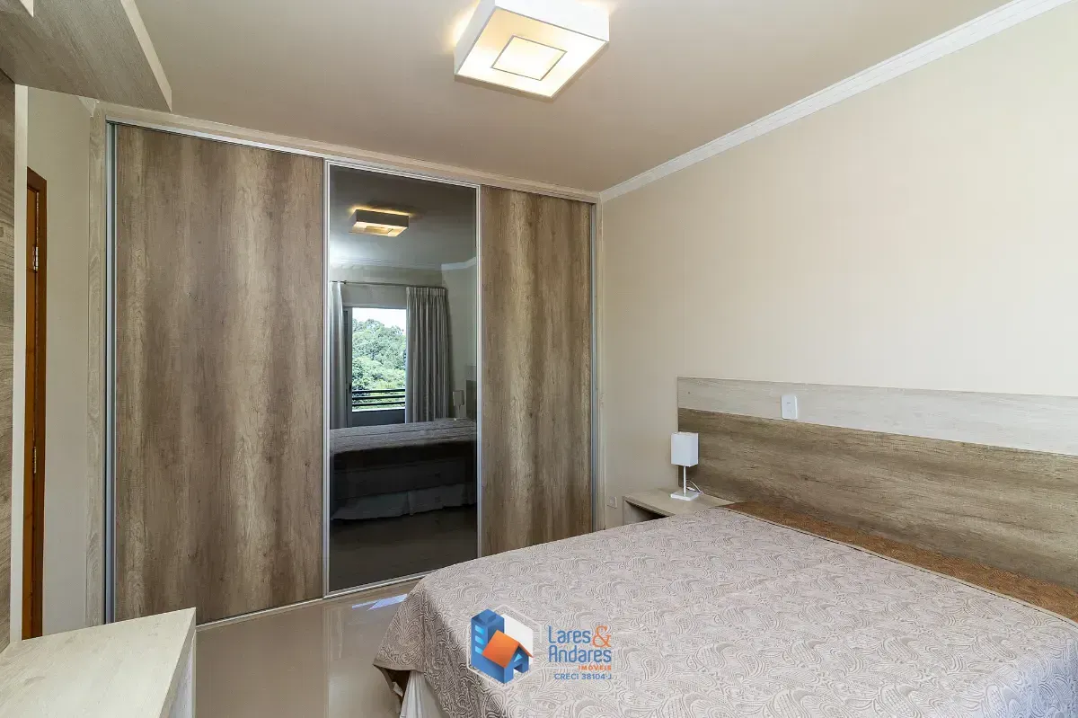 Imagem Sobrado para venda em Chácara Inglesa com 3 quartos, sendo 1 suíte, 364m²