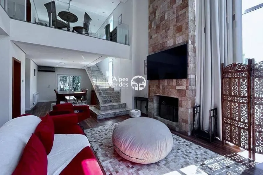 Imagem Vende-se Casa em Condominio com 3 suites a 5 minutos da Rua Coberta