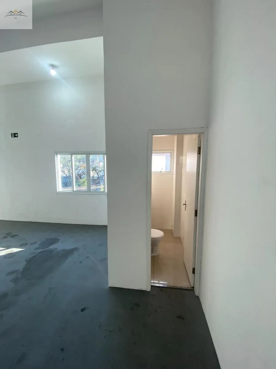 Imagem Salão comercial para locação em Osasco na Av. Santo Antônio 220m² pé direito 5,80m