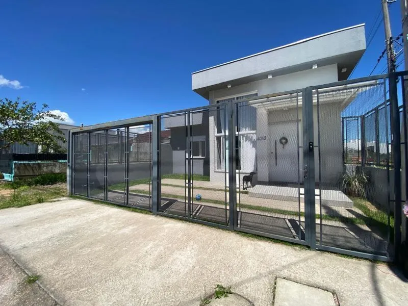 Imagem Casa com 03 quartos (01 suíte) e 01 vaga no Bairro Hípica em Porto Alegre