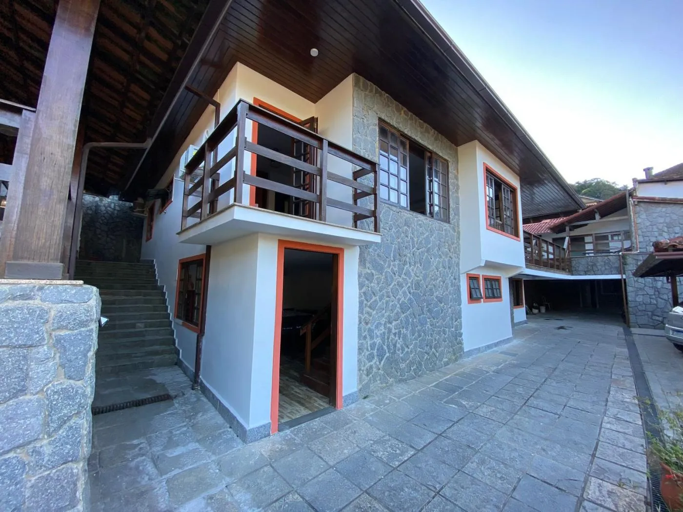 Foto do imóvel Casa para Venda em Petrópolis / RJ em Rua Custódio Ferreira da Costa