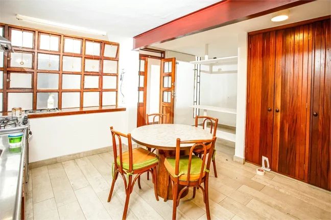 Imagem Casa para alugar com 4 quartos, sendo 2 suítes, em Alto de Pinheiros, São Paulo - SP