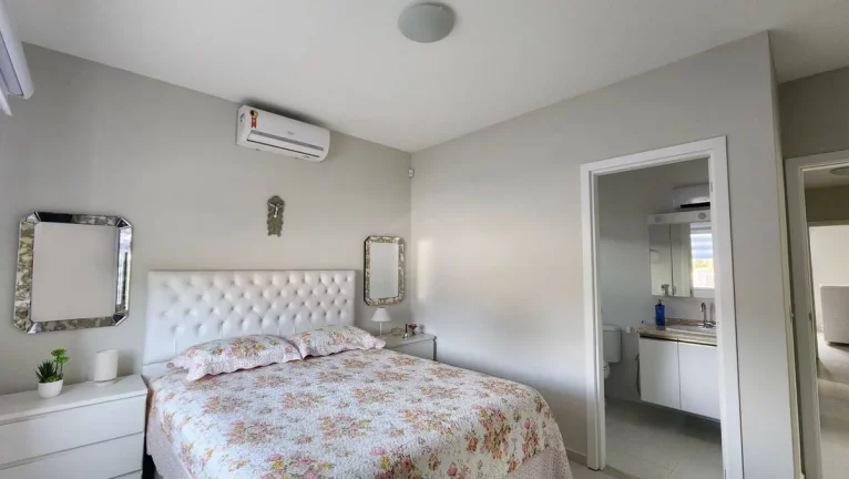 Imagem CASA COM PISCINA, 3 QUARTOS SENDO 1 SUÍTE, BAL MARILUZ