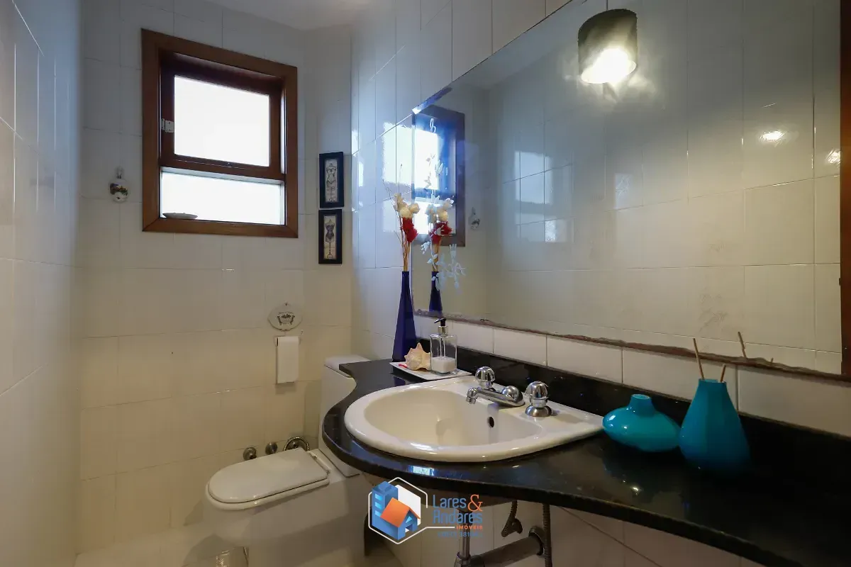 Imagem Sobrado para venda em Chácara Inglesa com 3 quartos, sendo 2 suítes, 304m²