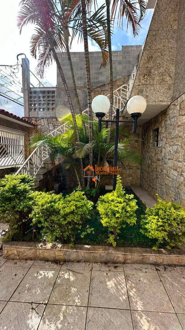 Imagem Casa Sobreposta com Piscina em Localização Privilegiada | 390 m² de Terreno